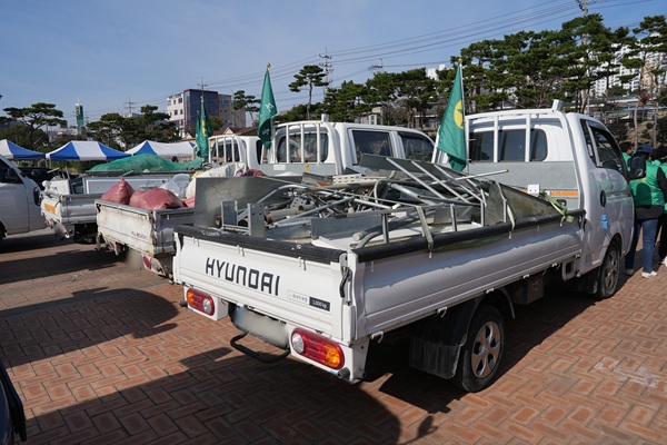 재활용품 모으기 경진대회를 펼친 새마을지도자 영천시협의회 /사진제공=영천시