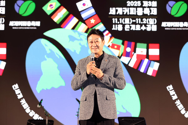 ‘2025 제3회 세계커피콩축제’에서 축사를 하는 김진경 의장 /사진제공=경기도의회