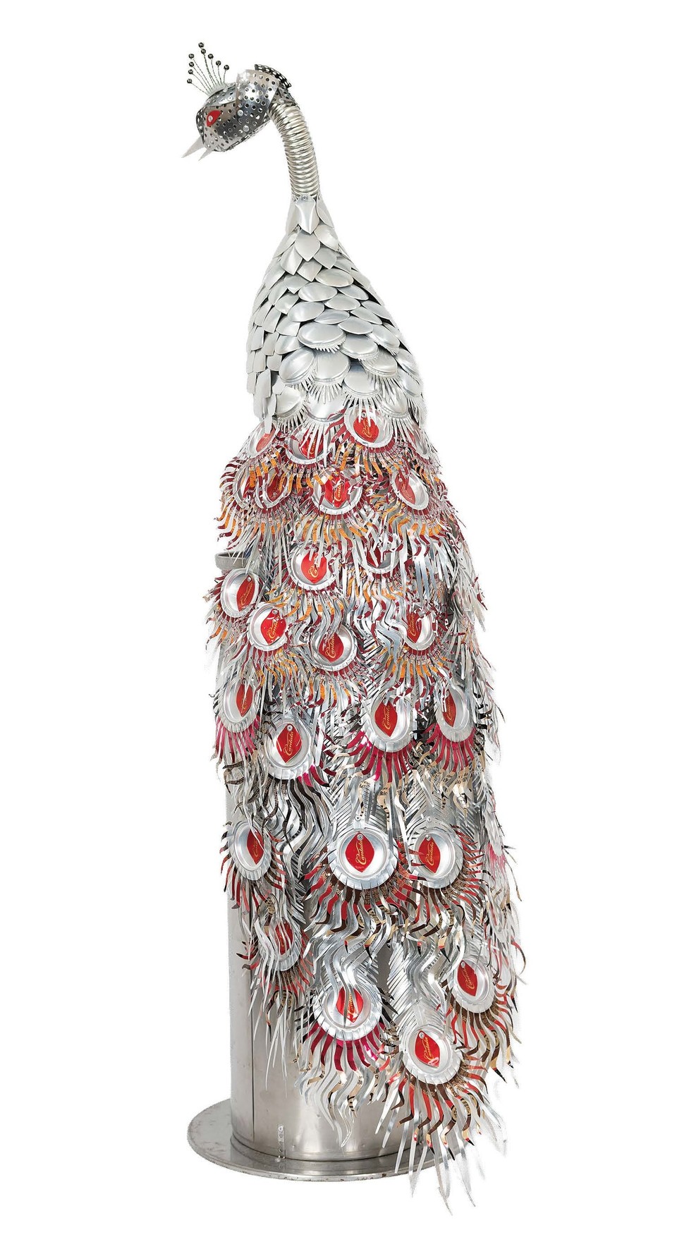 권동주 작가의 ‘버려진 깃털의 환생’ /자료제공=한국환경공단