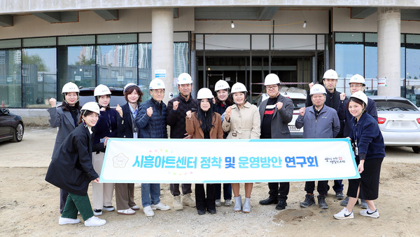 시흥아트센터 현장 점검에 나선 시흥시의회 의원들 /사진제공=시흥시의회