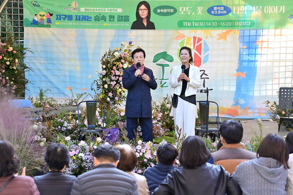 배우 황석정이 진행한 토크콘서트 /사진공유=진주시