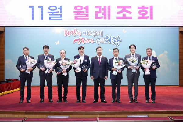 의왕시(시장 김성제)가 11월 3일 ‘제1회 의왕시 건축문화상’시상식을 개최하고 3개 수상작의 건축주, 설계자, 시공자에게 상패를 수여했다. /사진제공=의왕시