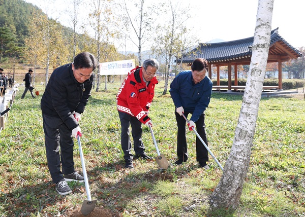 숲가꾸기날 행사 참가자들 /사진제공=영양군