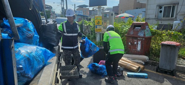 안성시 깨끗한 도시 조성의 일환으로 생활 쓰레기에 대한 체계적인 청소 관리 시스템을 구축. /사진제공=안성시