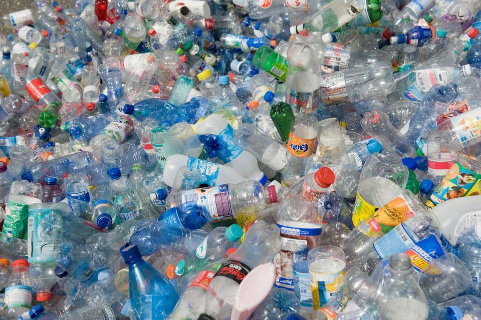 플라스틱은 전 생애주기 중 생산단계에서 전체 온실가스의 90%를 배출한다. 분리배출 개선이나 재활용 비율 확대만으로는 기후위기 대응에 한계가 명확하다. /사진=환경일보DB