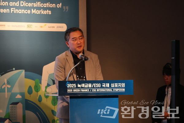 찰스 조 교수는 공시 제도의 혼란을 지적하며, 기업의 지속가능성은 이중 중요성에 기반해 환경·사회적 영향까지 고려해야 한다고 강조했다. /사진=박준영 기자