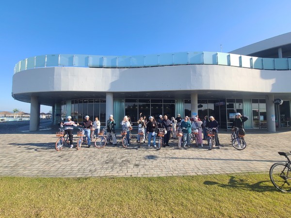 자전거 투어 즐기는 외국인들 / 사진제공=시흥시