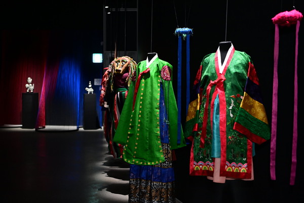 진주실크박물관 전시품 /사진제공=진주시