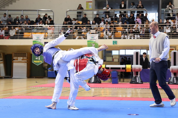 의왕시 중국 셴닝시 태권도 대표단 초청 교류 친선 대련(왼쪽 셴닝시 선수) /사진제공=의왕시