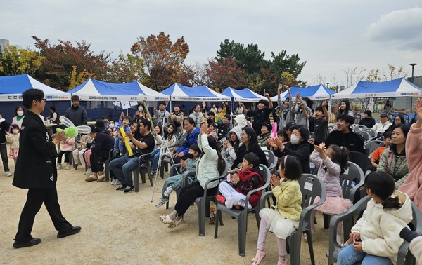 시와 도시재생지원센터는 11월8일 '범어지구 아이We한마음 축제'를 성황리에 마쳤다. /사진제공=양산시 
