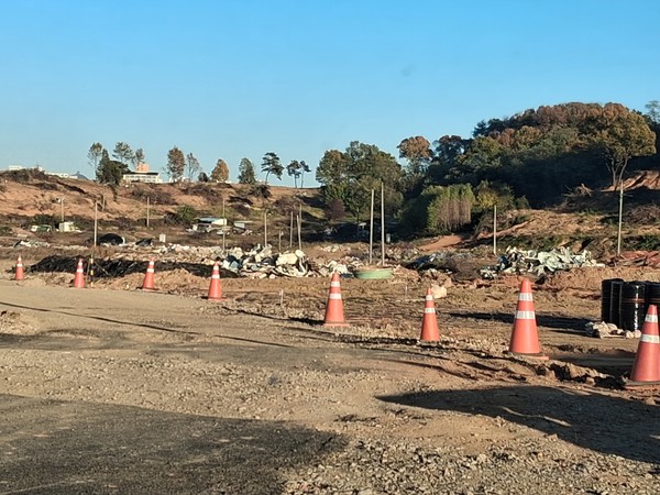 현장 곳곳에 방치된 건설폐기물 /사진=조원모 기자