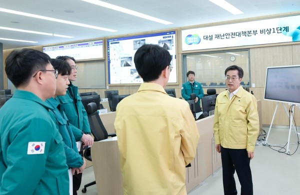 지난해, 김동연 지사 상황실 점검 모습 /사진제공=경기도