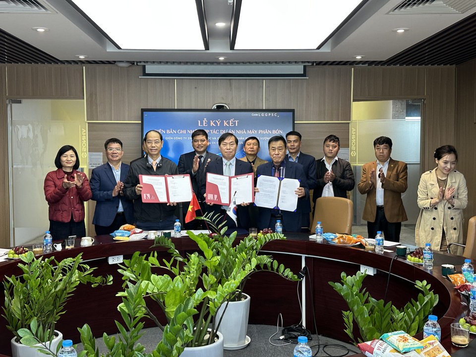 베트남 북부지역 매출 1위 비료 유통 전문기업 흥브엉(HUNG VUONG)이 11월 4일 ㈜투위, (주)한주나노와 업무협약(MOU)을 체결했다.  /사진=환경일보DB