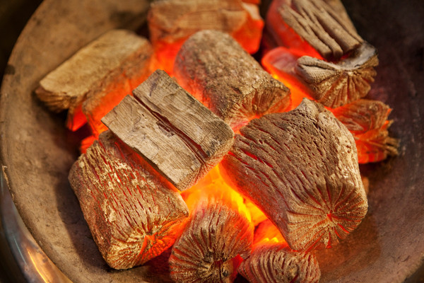 한국소비자원이 캠핑용 조리용 연료 13개 제품을 시험한 결과, 고형에탄올 일부 제품에서 메탄올 함량이 기준을 크게 초과했고, 성형숯 일부 제품은 비소 함량 또는 표시기준에 부적합해 품질 개선이 필요하다고 밝혔다. /사진=환경일보DB