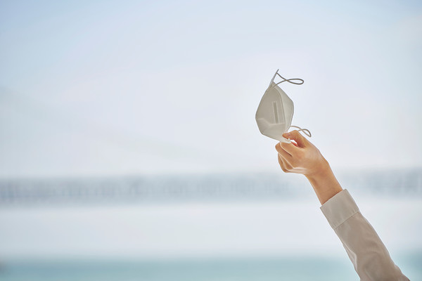 거리의 습도 저하는 미세먼지 부유량 증가와 연결된다. 재사용 가능한 마스크 사용과 같은 생활 습관이 더욱 중요해진 시기다. /사진=환경일보DB