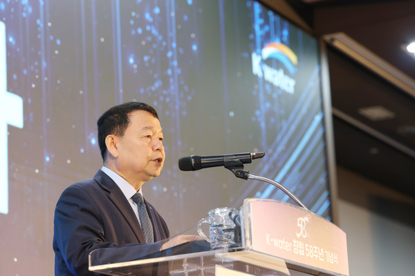 한국수자원공사가 11월 13일 ‘기후위기를 극복하는 AI 물관리 세계 1위 기업’이라는 새로운 비전을 선포하고, 2030년까지 AI 물관리 분야 세계 최고 수준의 기술력과 경쟁력을 확보하겠다고 밝혔다. /사진제공=한국수자원공사