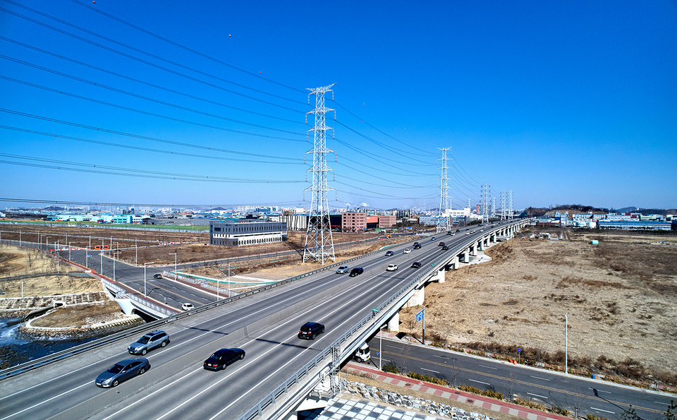 기후에너지환경부는 ‘송‧변전설비 주변지역의 보상 및 지원에 관한 법률’ 등 3개 법률 개정안이 11월 13일 국회 본회의를 통과했다고 밝혔다. /사진=환경일보DB