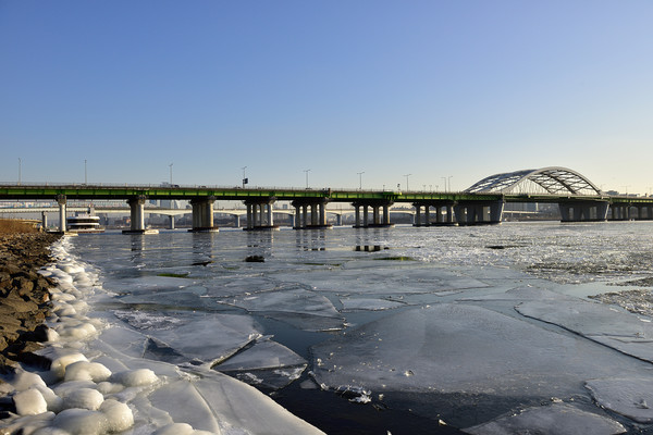 고용노동부는 한파에 대비해 노동자 건강보호를 위한 비상대응과 집중점검, 보조용품 지원 등을 포함한 종합 대책을 2025년 11월부터 2026년 3월까지 추진한다 밝혔다. /사진=환경일보DB