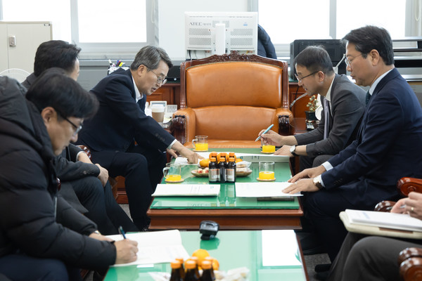 김동연 지사, 국회 예결위 한병도 위원장 면담 /사진제공=경기도