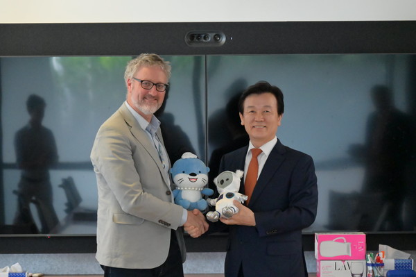 진주시 글로벌시장 개척단 14일 호주 캔버라를 방문해 문화·외교·우주항공 등 다양한 분야에서 협력 확대를 위한 공식 일정을 진행했다. /사진제공=진주시