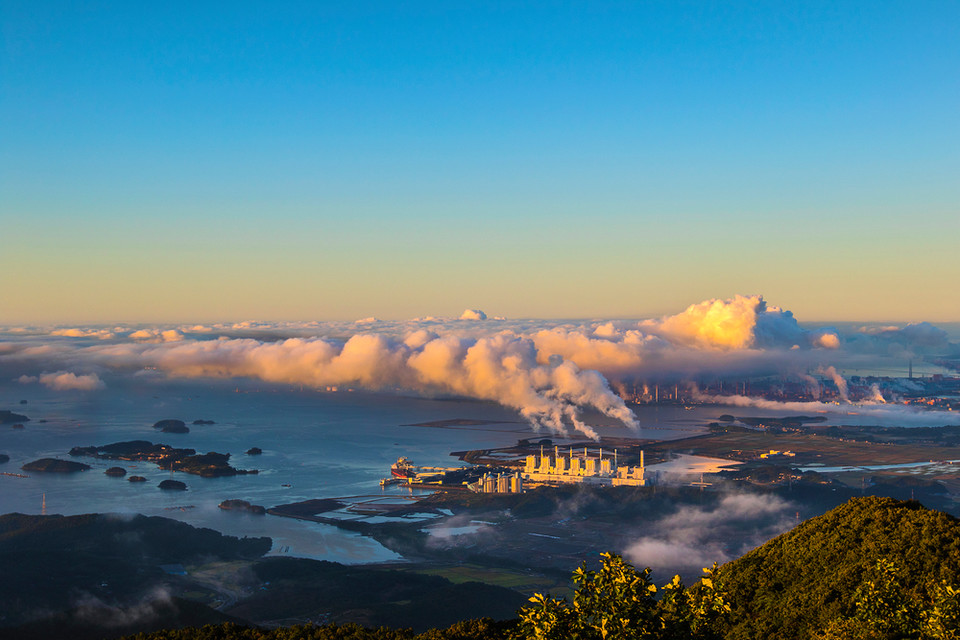 주요 공적 금융기관은 탄소중립을 선언하고도 화석연료 지원 축소 로드맵을 명확히 제시하지 못하고 있다. 청정에너지 투자 비중을 단계적으로 확대하고, 화석연료 금융에는 종료 시점을 설정해야 한다. /사진=환경일보DB
