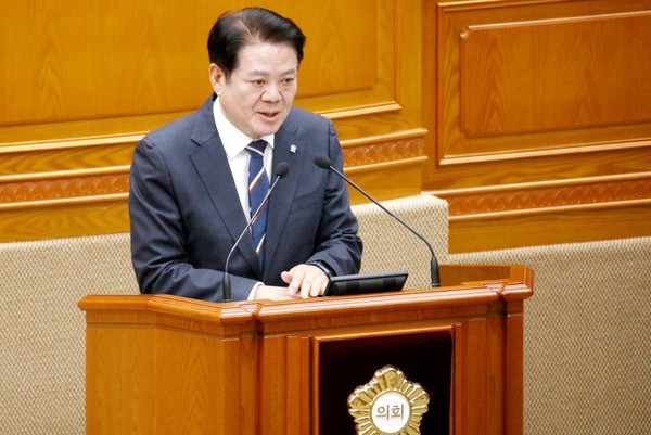 최대호 시장이 제307회 안양시의회 제2차 정례회에서 시정연설을 하고 있다. /사진제공=안양시