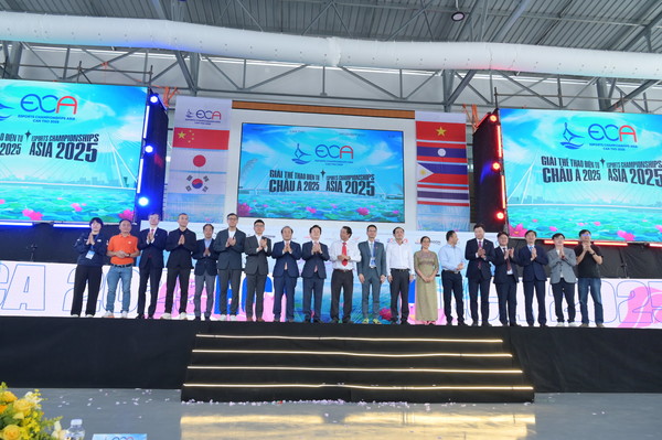 조규일 진주시장, 2025 아시아 이스포츠대회 초청 참석, 진주시 소개·대회기 인수/사진제공=진주시