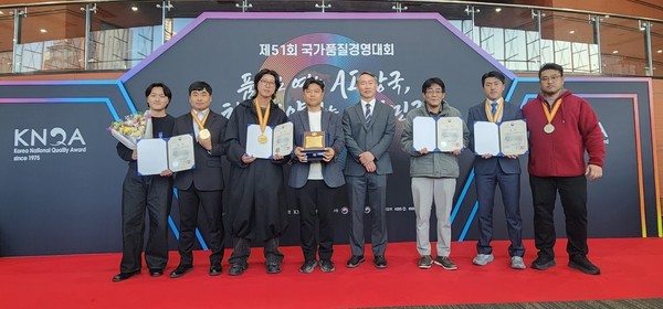 국가품질경영대회 수상 기념 넥센타이어 임직원 단체사진 /사진제공=넥센타이어