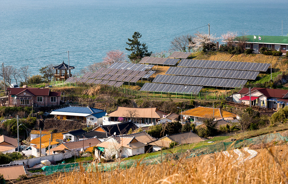 영농형 태양광이 주목받는 이유는 농업 생산을 유지하면서 에너지 비용을 낮추고 재생에너지 공급원 역할까지 할 수 있기 때문이다. /사진=환경일보DB