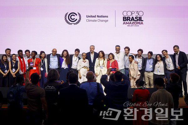 브라질 벨렝에서 열린 제30차 유엔기후변화협약 당사국총회(COP30)가 당초 예정된 일정보다 하루 늦은 11월23일 오전 9시(한국 기준, 브라질 22일 오후 9시)에 폐막했다. /사진제공=COP30