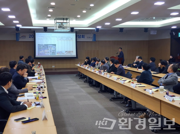 한국수자원공사(K-water)는 기후에너지환경부와 함께 11월24일 대전광역시 국가철도공단에서 수열산업 현황을 공유하고 실효성 있는 활성화 방안을 모색하기 위해 ‘수열산업 활성화 간담회’를 열었다. /사진제공=한국수자원공사