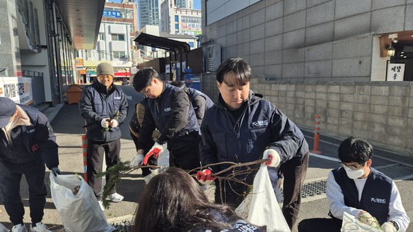 시흥시 공영주차장 대상 환경정화활동 /사진제공=시흥도시공사