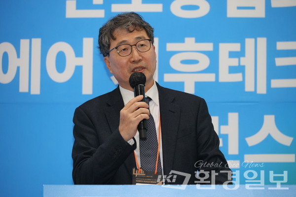 황용우 회장은 환영사에서 기후변화는 이제 단순한 환경 문제가 아니라고 설명하며, 탄소중립과 클린에어 실현은 더이상 선택의 문제가 아니고 실질적 이행이 필요한 시점이 왔다고 강조했다. /사진=박준영 기자