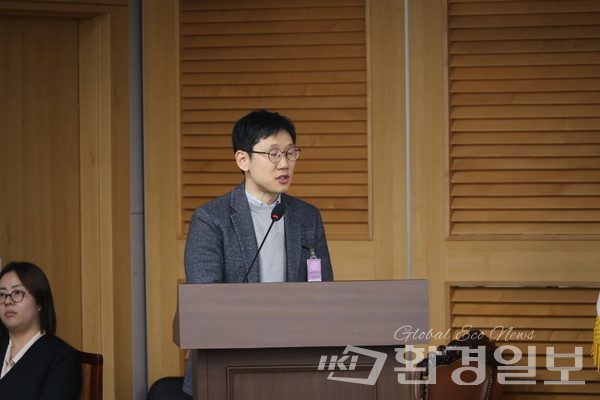 강대호 CTO는 태양광 시장이 원전 설비를 웃돌 만큼 커진 만큼 앞으로는 전력을 어떻게 팔고 어떻게 운영하느냐가 수익과 사업 성패를 가른다며 소규모 발전소를 묶어 운영 효율을 높이고 SMP와 REC 고정가격 계약 등 판매 전략을 갖춰야 안정적인 햇빛소득이 가능하다고 강조했다. /사진=박준영 기자