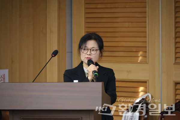 김연지 과장은 RE100 소득마을을 전기요금 절감과 전력 판매수익을 묶은 주민 체감형 모델로 추진한다며 경기도의 태양광 보급 성과를 바탕으로 마을단위 사업과 민간 협력 영농형 태양광을 확산해 소득으로 연결하겠다고 설명했다. /사진=박준영 기자