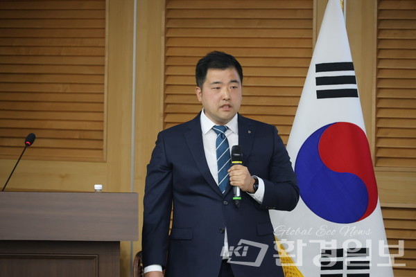 임채환 부연구위원은 영농형 태양광이 확산기에 들어섰지만 작물별 생산성 차이와 제도 규제 주민수용성 수익변동을 함께 관리해야 한다며 보급은 늘었어도 농지법 허가기간과 입지규제 같은 제도 공백을 메우고 표준화된 관리체계를 갖춰야 지속가능하다고 강조했다. /사진=박준영 기자