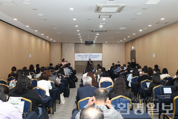 국립생태원·기후변화센터·한국기후변화학회·환경일보가 공동 주최·주관한 ‘2026 기후위기 적응 컨퍼런스’가 10일 한국과학기술회관에서 개최됐다. /사진=박준영 기자